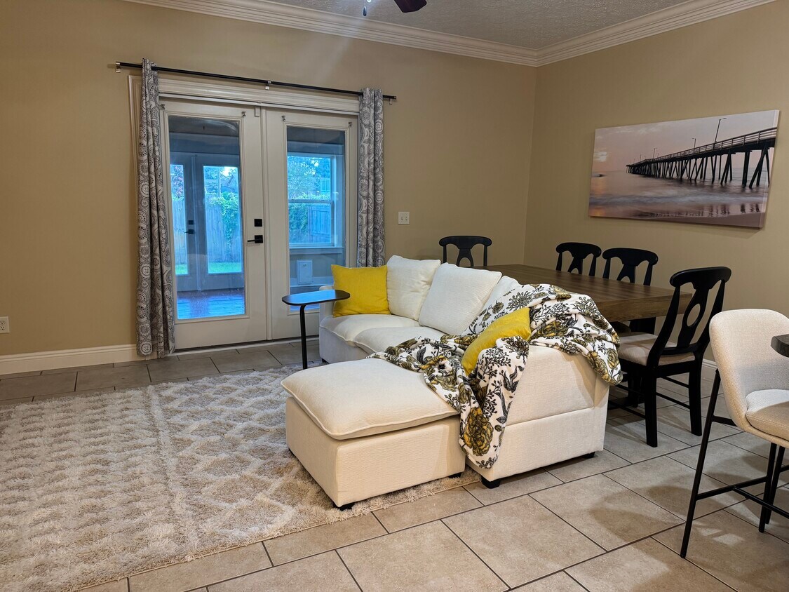 Foto principal - 6331 Causeway Rd