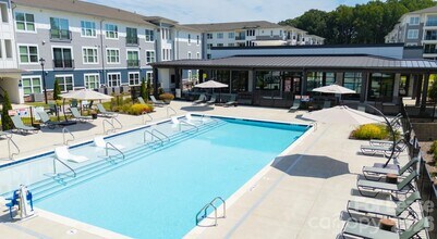 Building Photo - 2546 Perimeter Pointe Pkwy