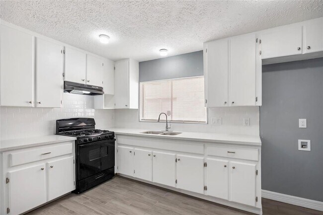 Foto del edificio - 1843 Ripple Creek Dr