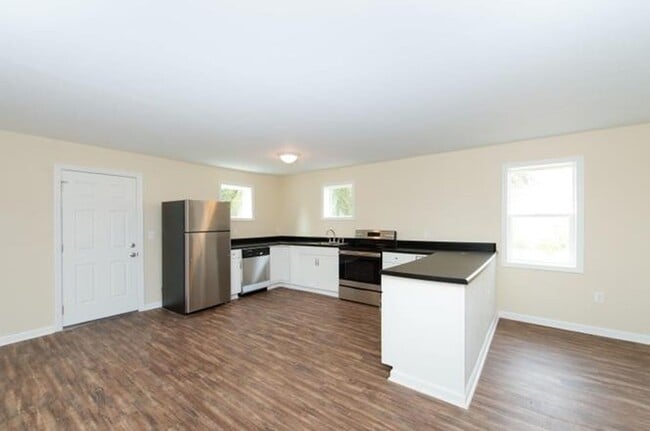 Photo - 4BA/2BA OFF KING STREET EXTENTION DOSCHER Street - Available AUGUST 1, 2026 House