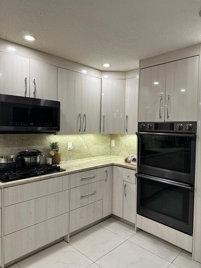 Building Photo - 7850 Lago Del Mar Dr