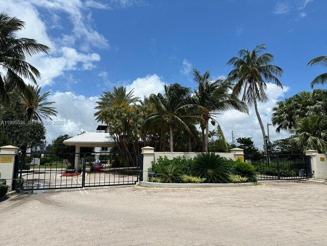 Foto del edificio - 6001 N Ocean Dr