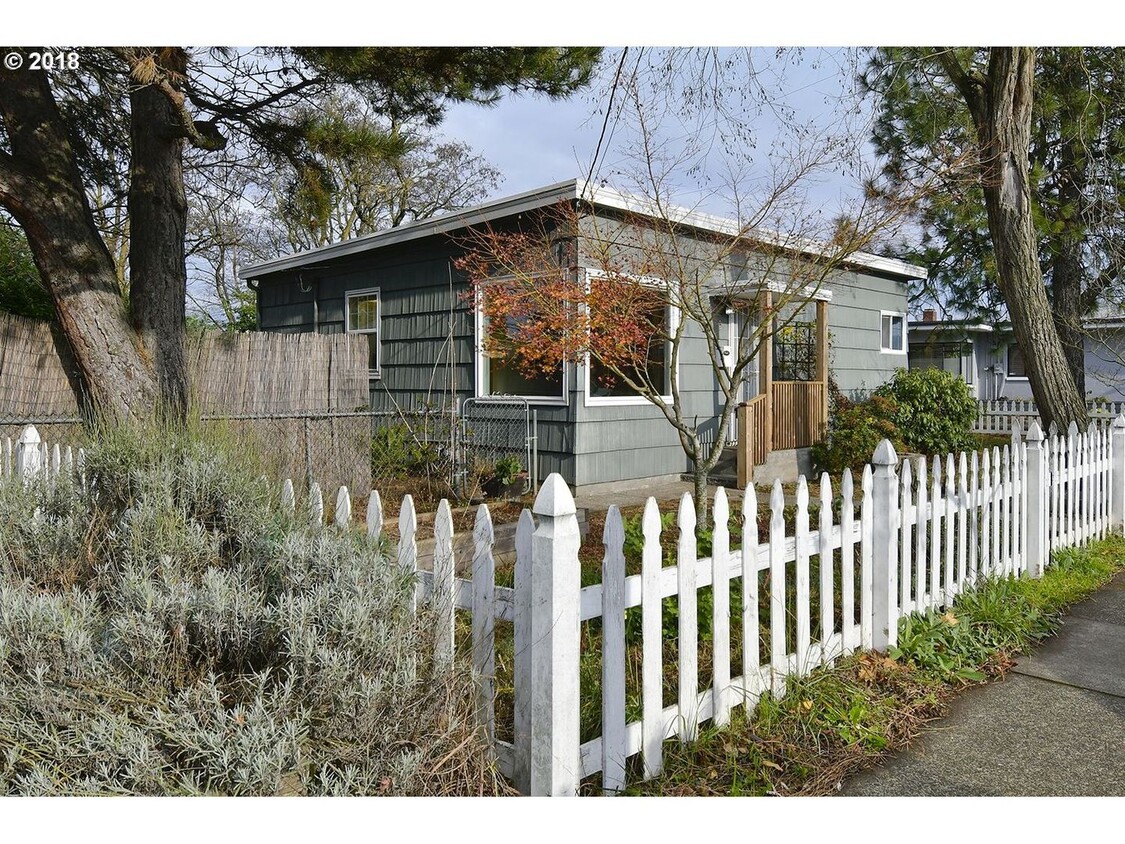 Foto principal - Charming Woodstock 3 Bed 1 bath Rach House...