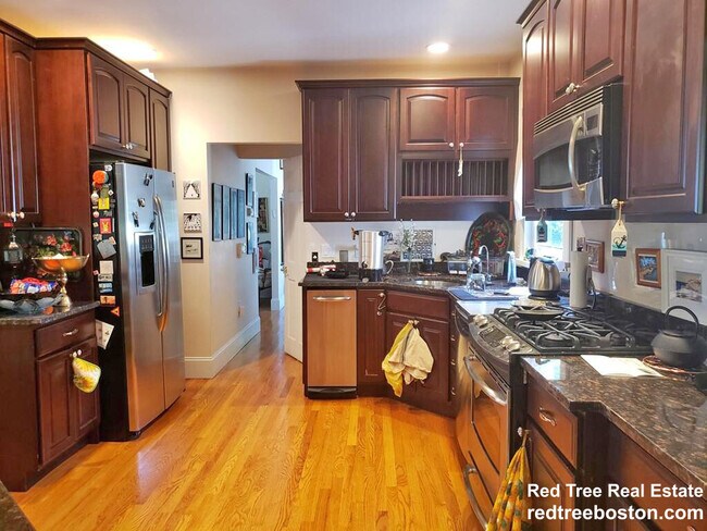 Foto del edificio - 1063 Beacon St