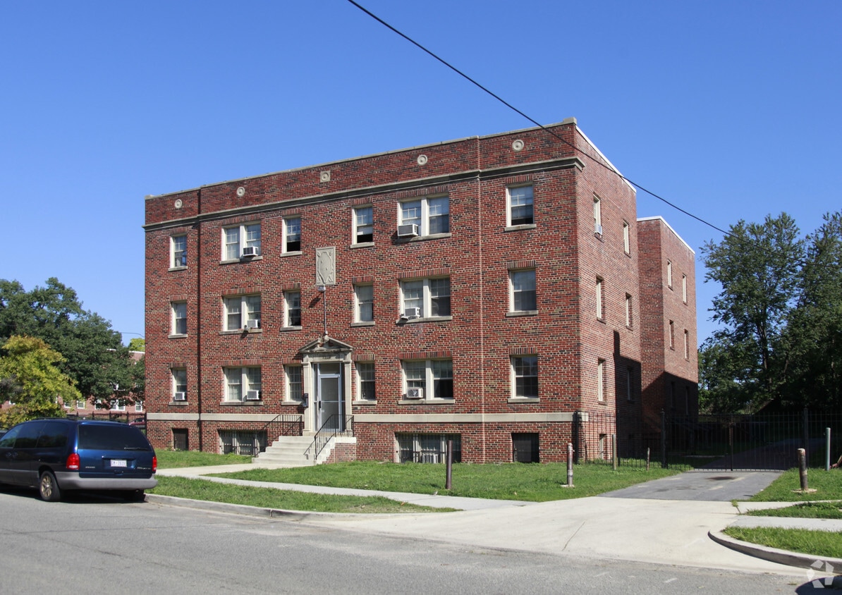Primary Photo - 1315 Peabody St NW