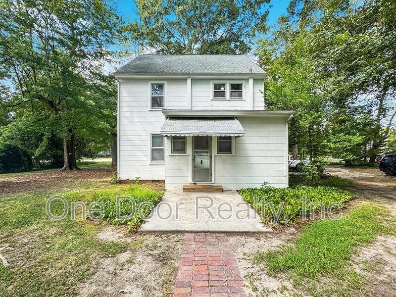 Photo - 727 A Richmond Road