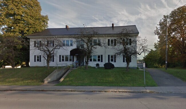 Building Photo - 577 Main St