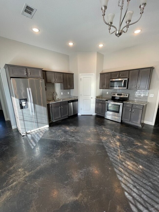 Building Photo - 337 Wolf Den Dr