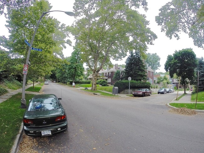 Photo - 7/1  Great Location! Near Park and Shoppin... House