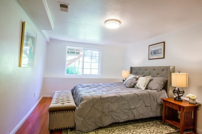 Building Photo - 517 Hanover St