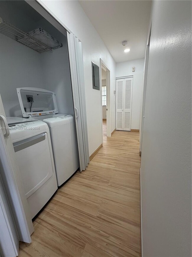 Building Photo - 2846 Coral Springs Dr