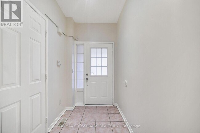 Photo du bâtiment - 38 Jinnah Ct