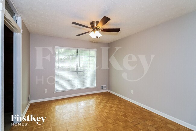 Building Photo - 3848 Valley Brook Rd