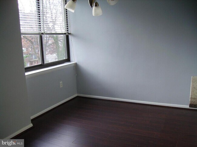 Building Photo - 4390 Lorcom Ln