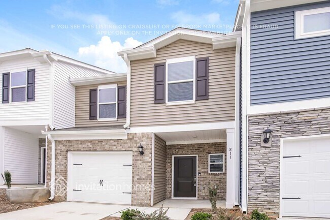 Building Photo - 811 Holiday Pk Ln