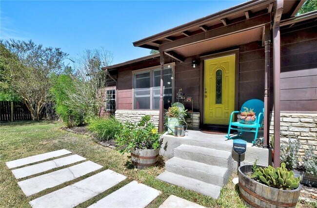 Building Photo - 604 Ralph Ablanedo Dr