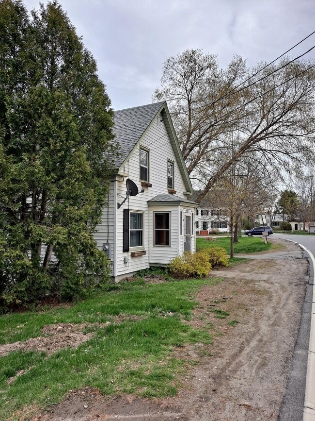 Building Photo - 345 Main St
