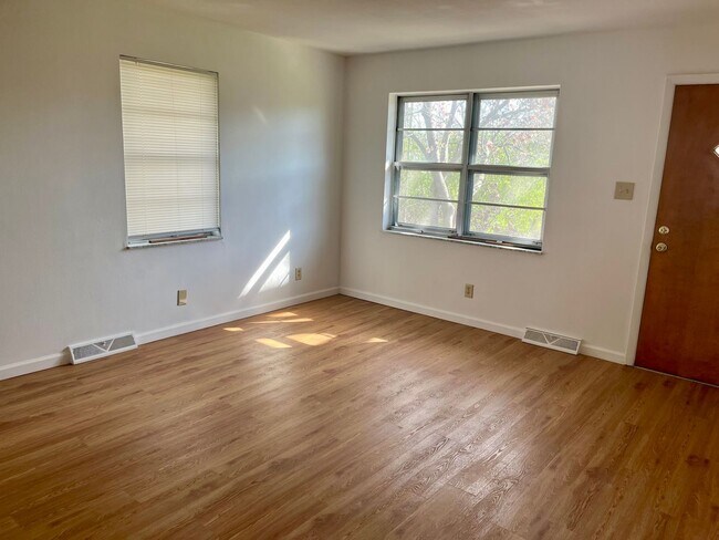 Building Photo - 2 Bedroom Apartment in Wood River