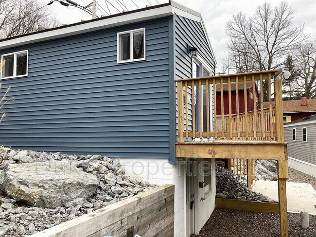 Building Photo - 5118 E Lake Rd