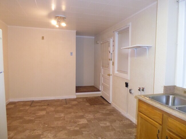 Kitchen eating area - 273 13th St