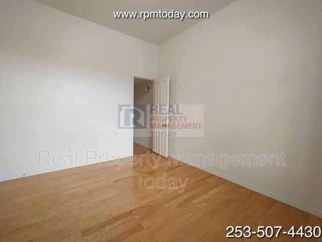 Building Photo - 3430 Preston St NE