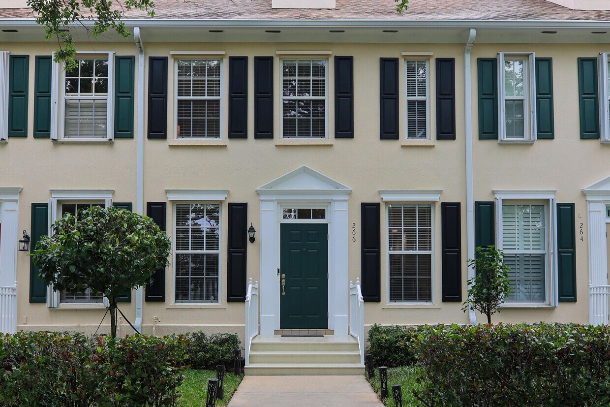 Primary Photo - 266 Iris Dr
