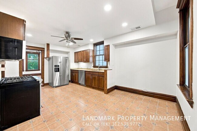 Foto del edificio - 2962 N Allen Ave