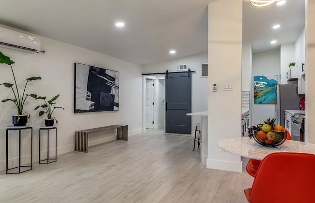 Foto del edificio - 2627 Douglas Ave