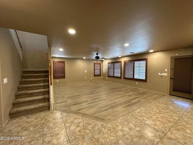 Foto del edificio - 1383 E Kingman Pl