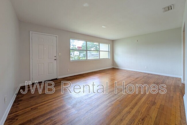 Foto del edificio - 2529 Randy Rd