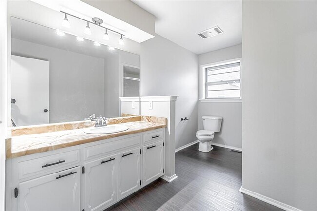 Foto del edificio - 601 N Valley W Dr