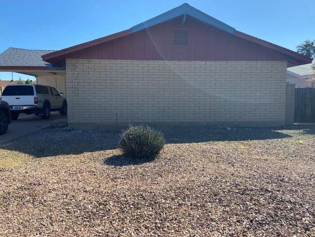 Building Photo - 1733 E Campus Dr