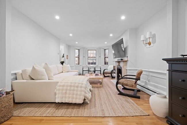 Building Photo - 161 Warren Ave