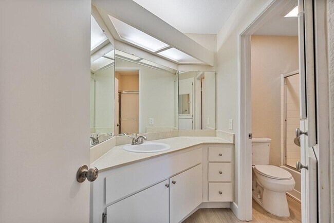 Foto del edificio - 331 Shadow Run Dr