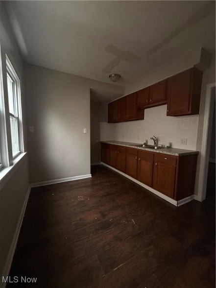 Building Photo - 19600 Pasnow Ave