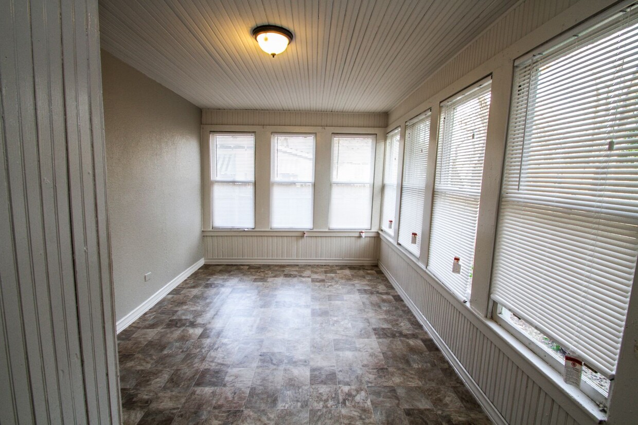 Foto principal - Charming 2BR 1BA Near Downtown