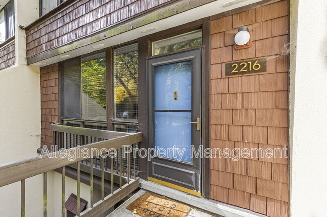 Building Photo - 2216 S Quincy St