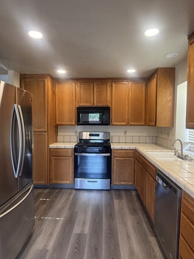 Foto del edificio - Riverbank 3 Bedroom 2 Bathroom Home