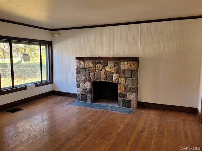 Building Photo - 1521 NY-208