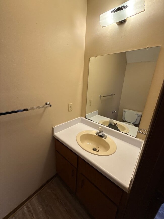 Building Photo - 1706 W 2nd St