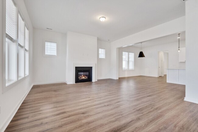 Building Photo - Beautiful 3 Bedroom home in the 751 South ...