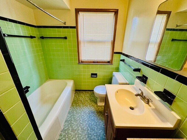 Foto del edificio - 3 Bedroom 1 Bath Section 8 Ready Home For ...