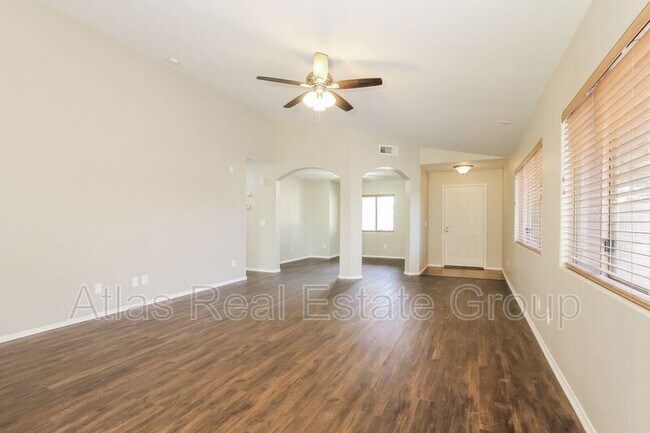 Building Photo - 5417 W Grove St