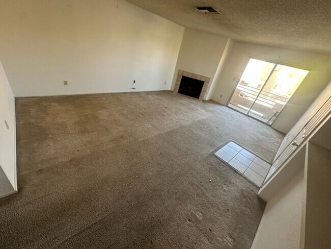 Building Photo - 2nd Floor Condo-Gated Community