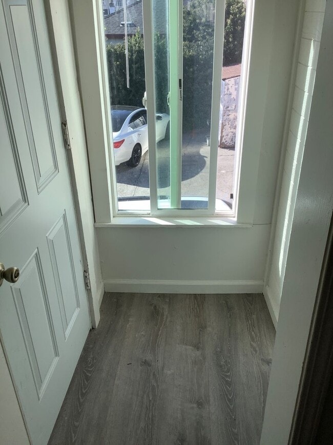 Building Photo - 1637 Truman St