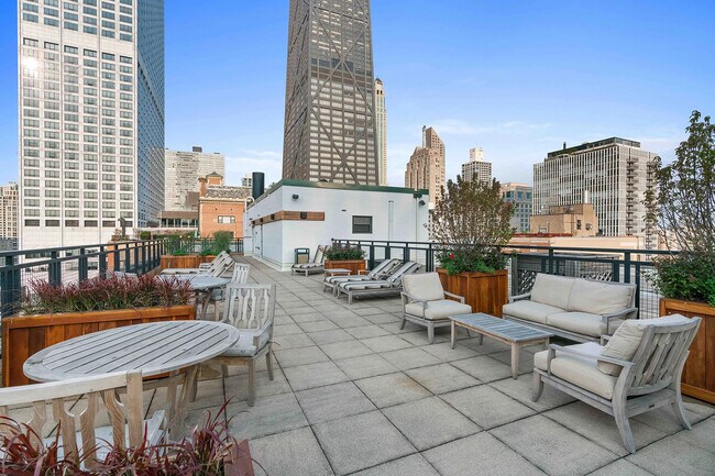 Foto del edificio - 850 N Dewitt Pl