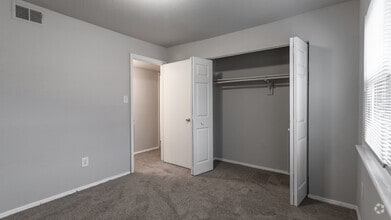 2BR,1BA,- 925SF - Lake Village