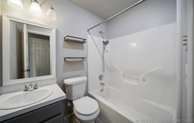 Foto del edificio - 6217 S Elm Ave