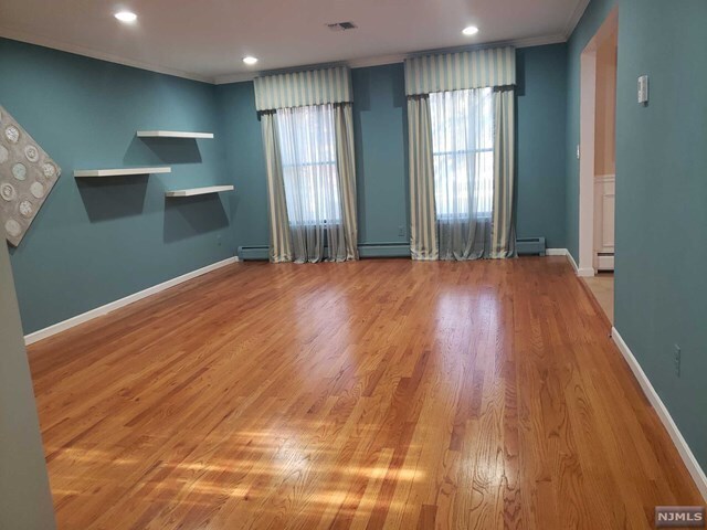 Foto del edificio - 368 N Farview Ave