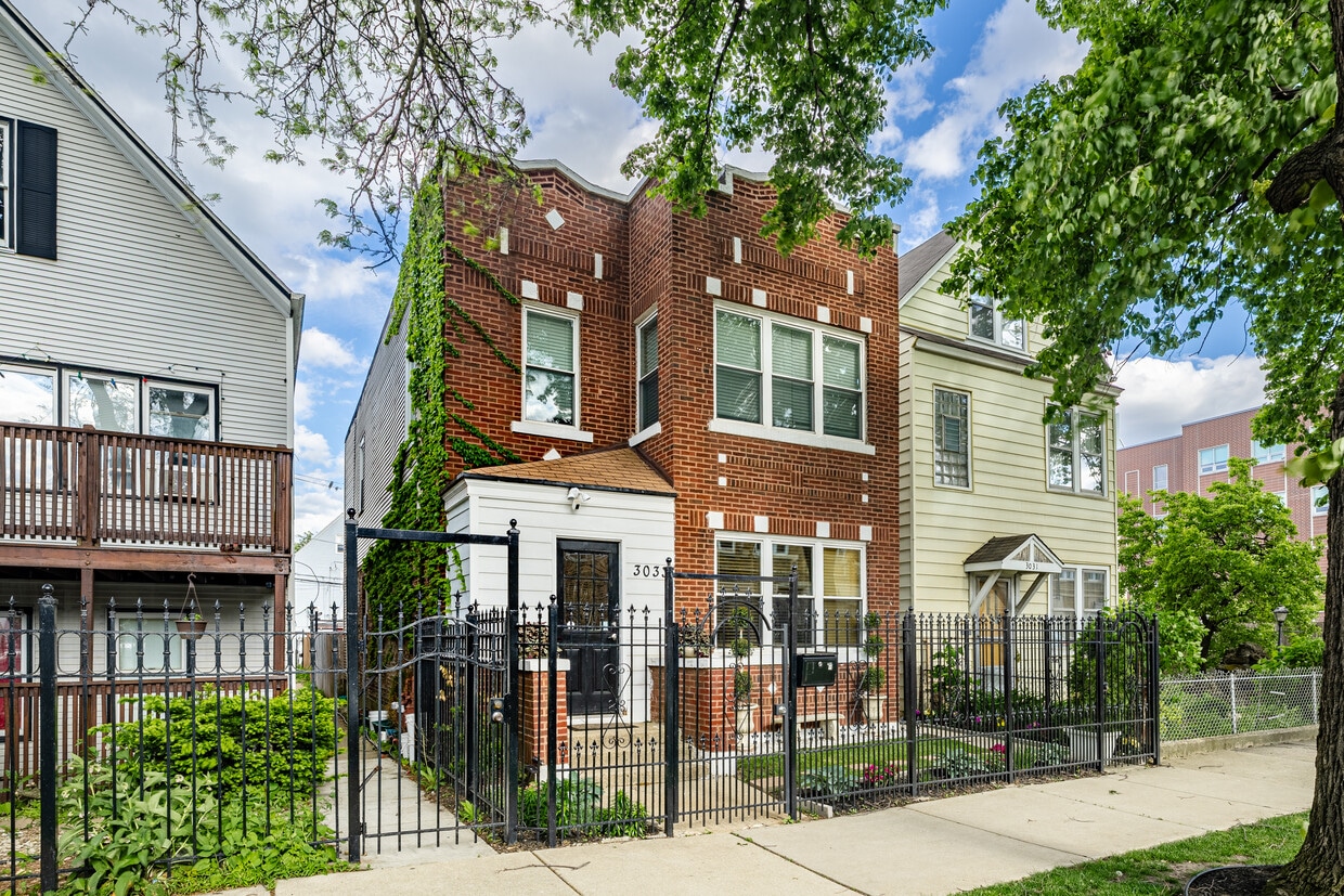 Primary Photo - 3033 N Monticello Ave